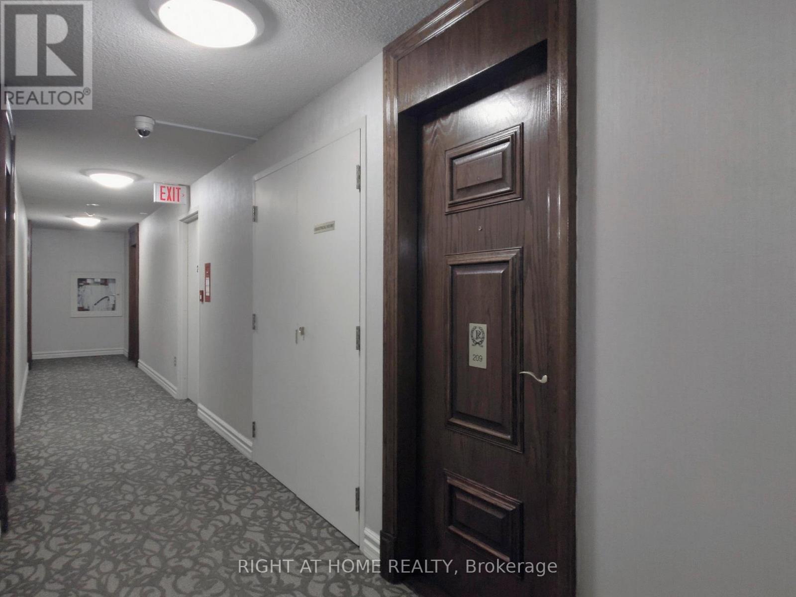 209 - 15 Michael Power Place S, Toronto, Ontario  M9A 5G4 - Photo 4 - W12678736