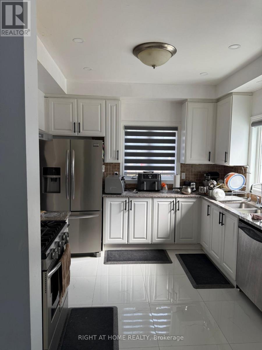 29 Laurentide Crescent, Brampton, Ontario  L6P 1Y3 - Photo 4 - W12679030