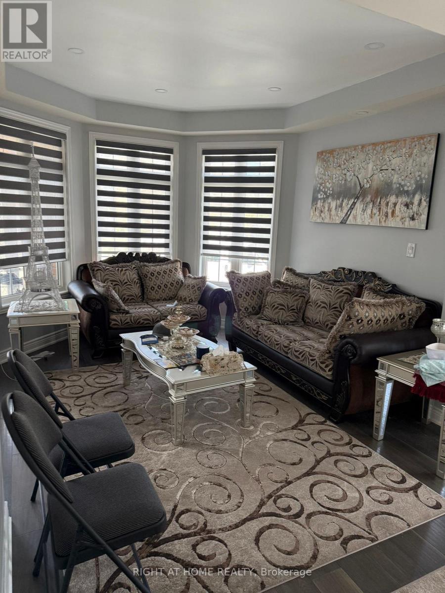 29 Laurentide Crescent, Brampton, Ontario  L6P 1Y3 - Photo 5 - W12679030