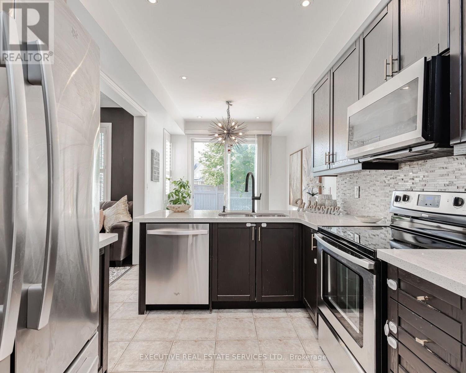 2 Nectarlane Avenue, Caledon, Ontario  L7C 3M8 - Photo 12 - W12679034