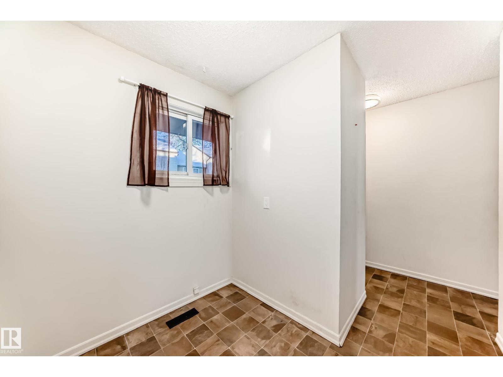 531 Abbottsfield Rd Nw, Edmonton, Alberta  T5W 4R3 - Photo 11 - E4469483