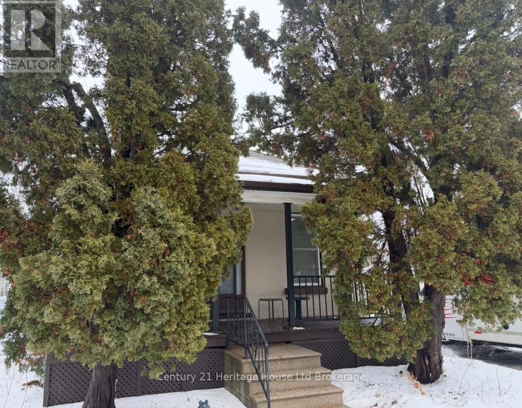 12 SYDENHAM STREET, Woodstock, Ontario