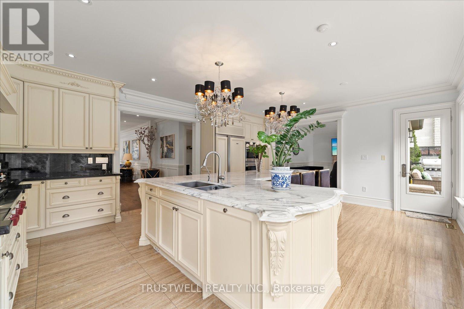 5 Royal Oak Drive, Toronto, Ontario  M3C 2M1 - Photo 19 - C12679074