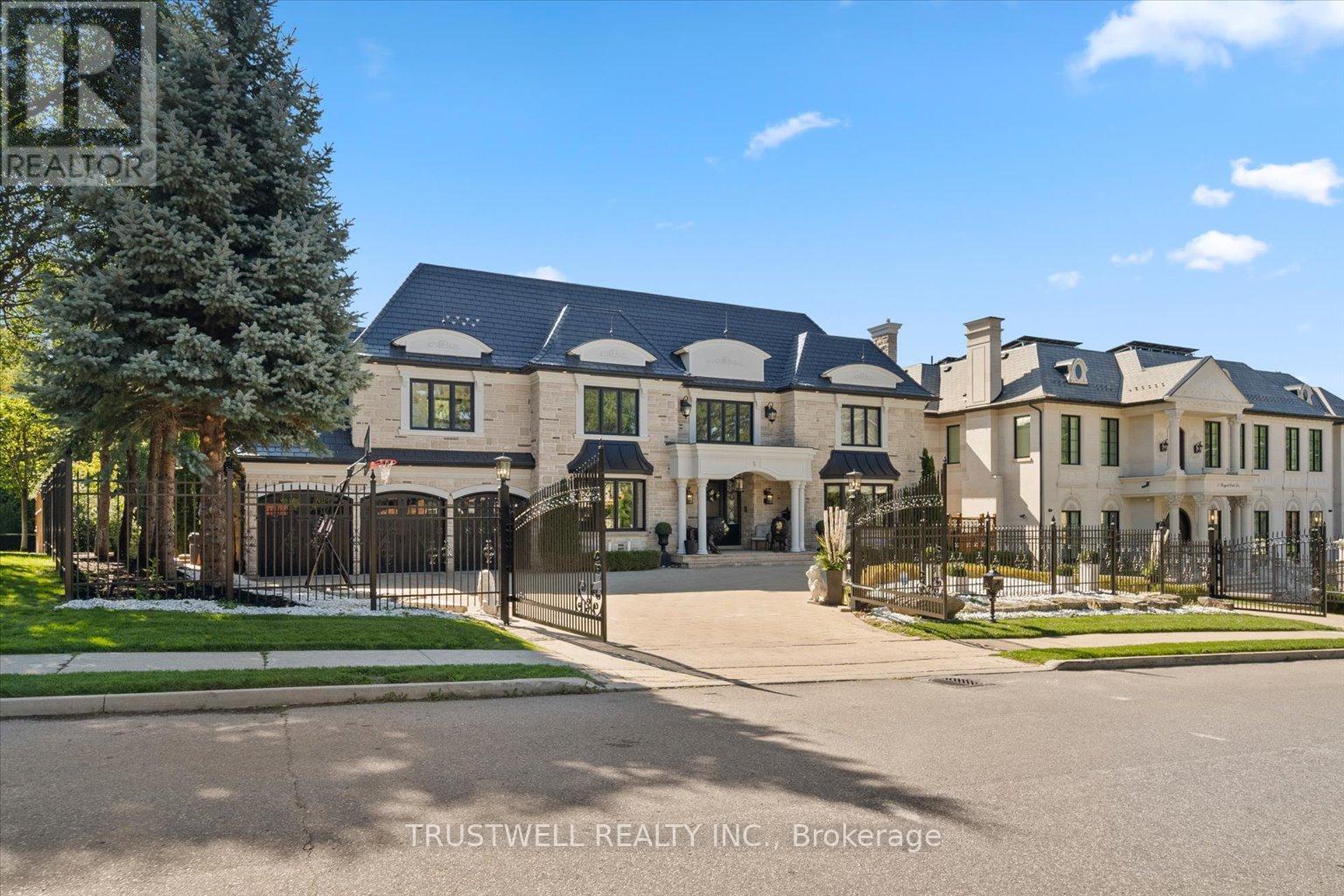 5 Royal Oak Drive, Toronto, Ontario  M3C 2M1 - Photo 2 - C12679074