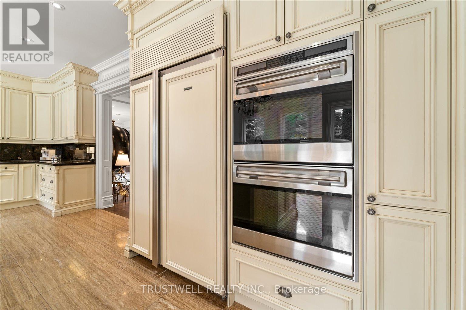 5 Royal Oak Drive, Toronto, Ontario  M3C 2M1 - Photo 22 - C12679074