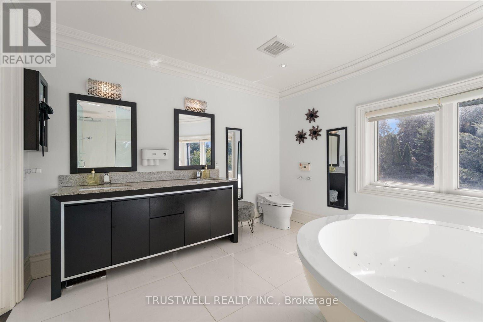 5 Royal Oak Drive, Toronto, Ontario  M3C 2M1 - Photo 29 - C12679074