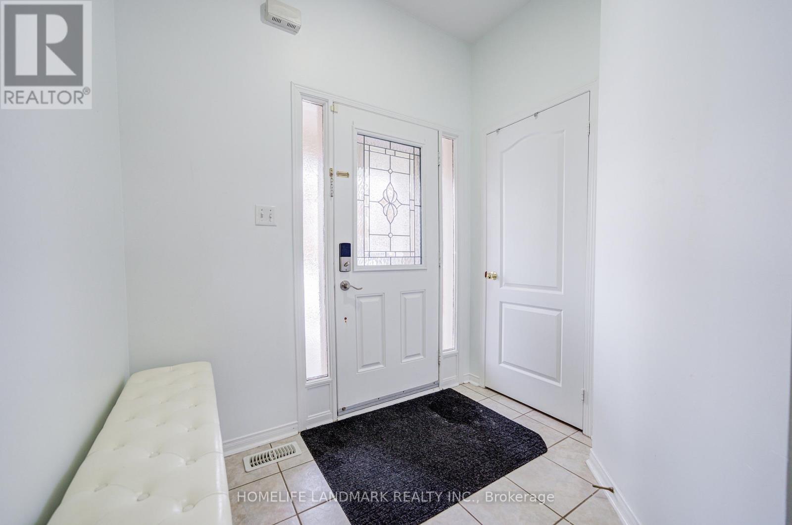 30 Richard Coulson Crescent, Whitchurch-Stouffville, Ontario  L4A 0G7 - Photo 5 - N12679072