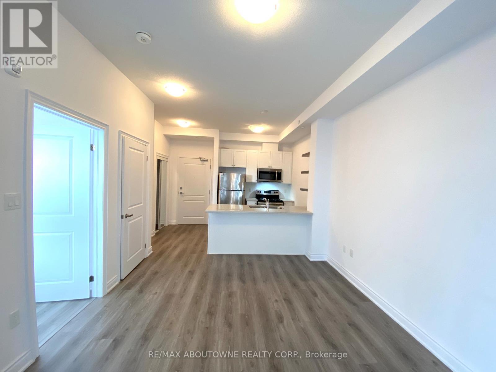 606 - 125 Shoreview Place, Hamilton, Ontario  L8E 0K3 - Photo 4 - X12679058