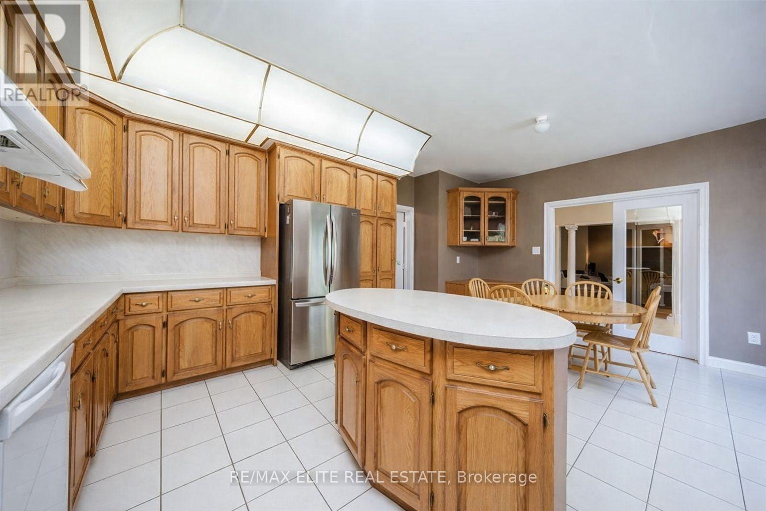 5 Emmeline Crescent, Toronto, Ontario  M1S 1L1 - Photo 4 - E12679016