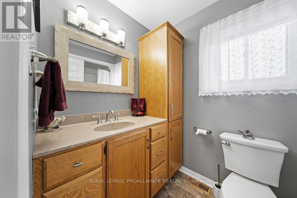 15 Gore Street, Loyalist, Ontario  K0H 2H0 - Photo 29 - X12679104