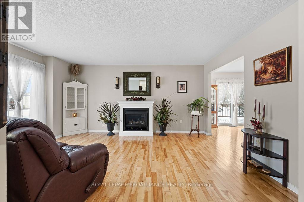 15 Gore Street, Loyalist, Ontario  K0H 2H0 - Photo 6 - X12679104