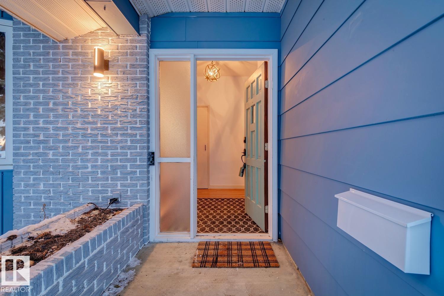 6412 36 Av Nw, Edmonton, Alberta T6L 1G2 - Photo 2 - E4469489