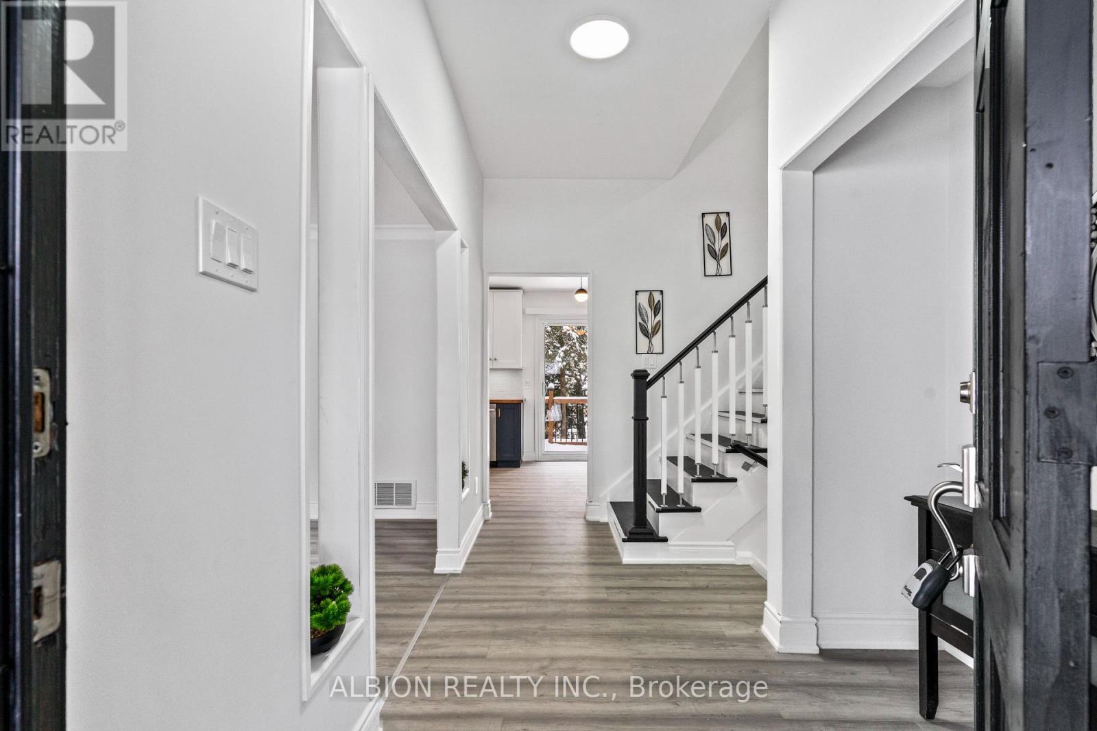 39 Westview Crescent, Caledon, Ontario  L7E 0E2 - Photo 3 - W12679138