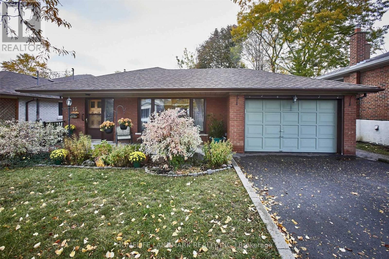 <div class="slider-price">$2,800 Monthly</div><p>15 Pylon Place, Toronto, Ontario</p>