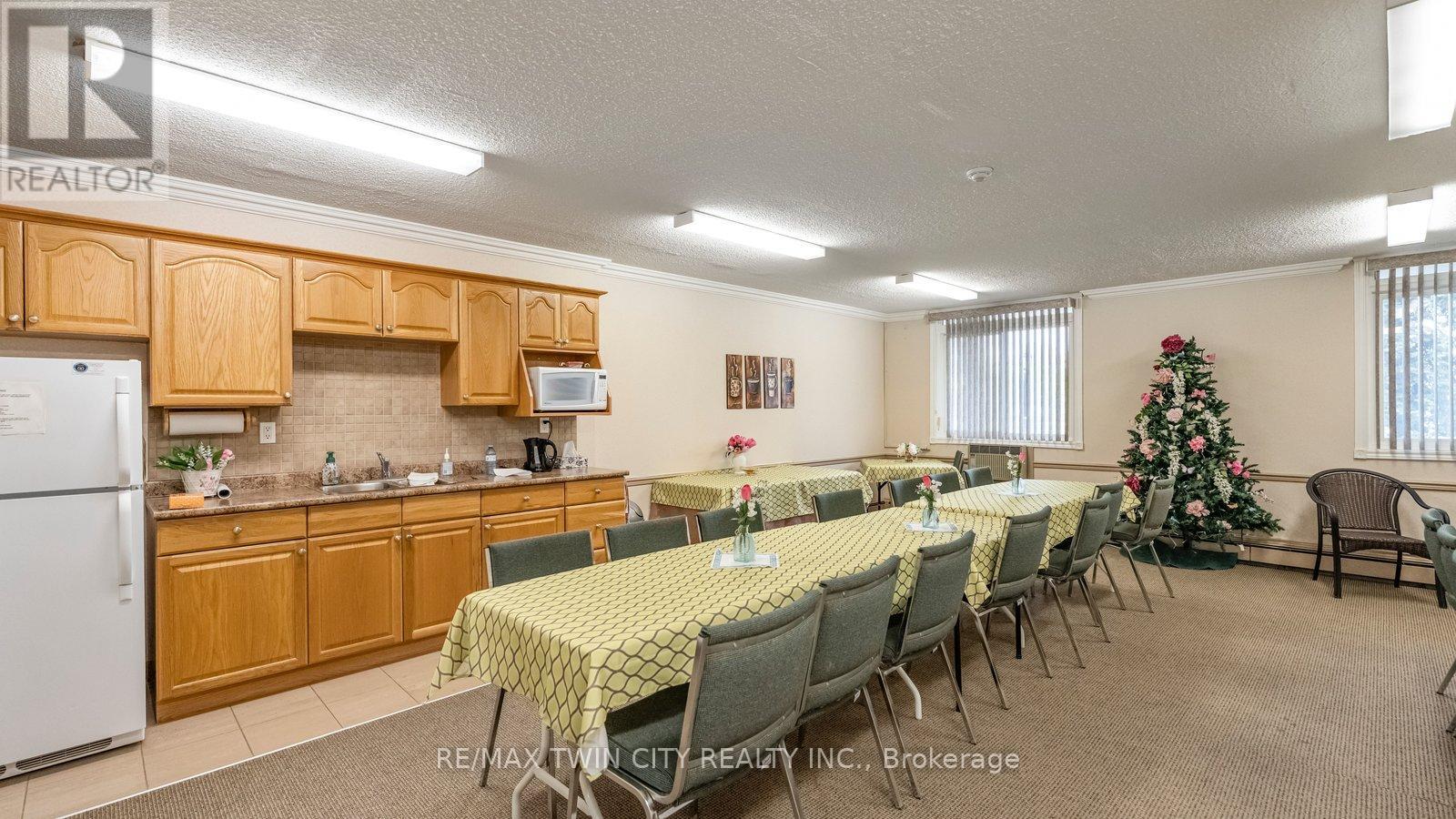 300 - 640 West Street W, Brantford, Ontario  N3R 6M3 - Photo 38 - X12679148