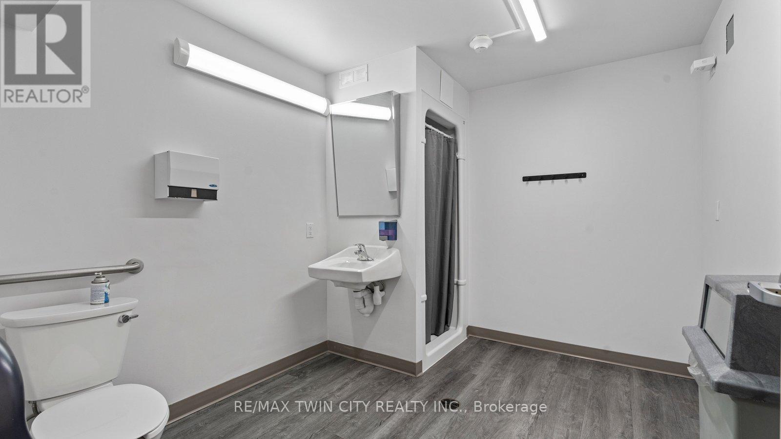 300 - 640 West Street W, Brantford, Ontario  N3R 6M3 - Photo 43 - X12679148