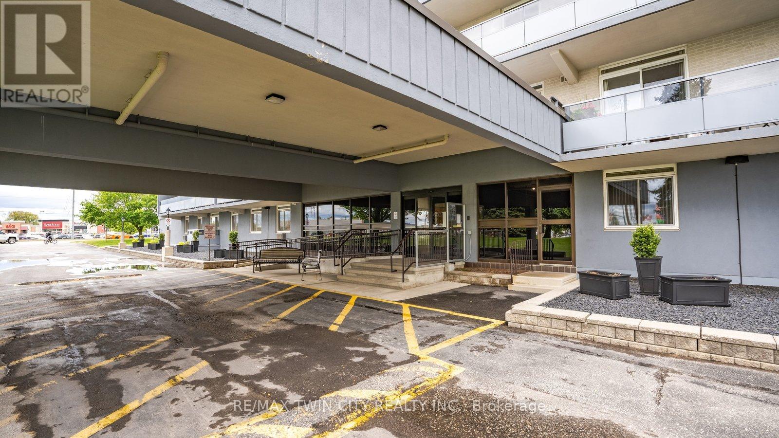 300 - 640 West Street W, Brantford, Ontario  N3R 6M3 - Photo 5 - X12679148