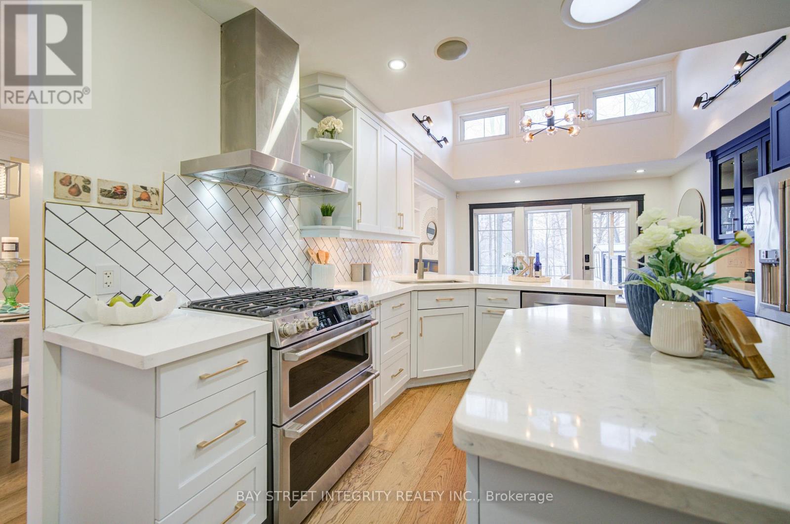 409 River Side Drive, Oakville, Ontario  L6K 3N6 - Photo 17 - W12674954