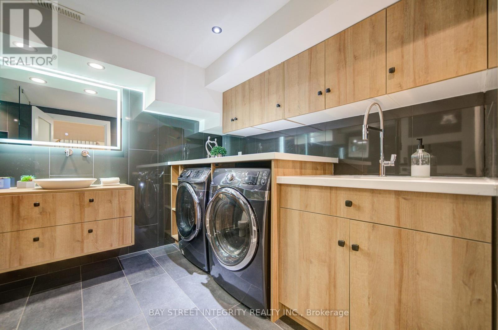 409 River Side Drive, Oakville, Ontario  L6K 3N6 - Photo 37 - W12674954