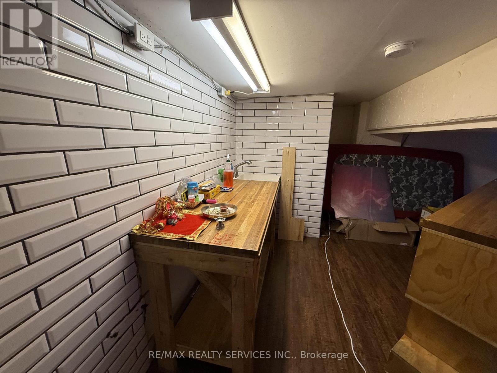 168 King Street W, Hamilton, Ontario  L8P 1A5 - Photo 14 - X12679162