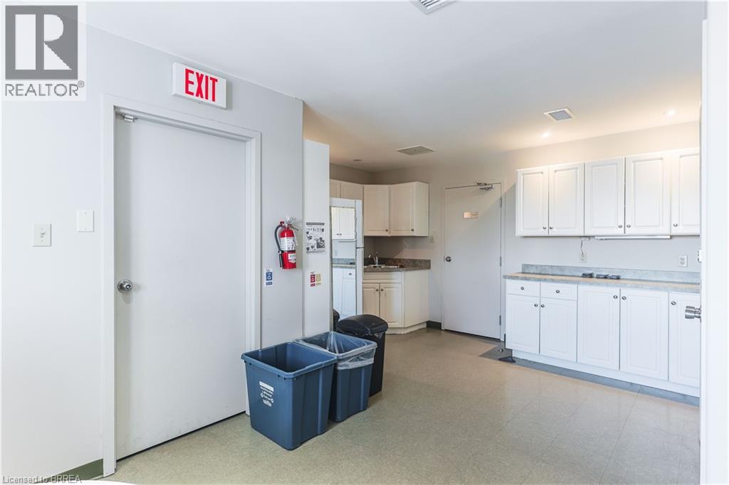 30 Brant Avenue Unit# B.3, Brantford, Ontario  N3T 3G6 - Photo 22 - 40696692
