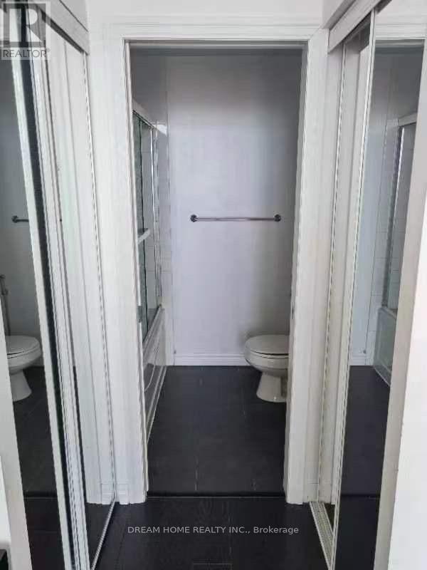 2407 - 225 Webb Drive, Mississauga, Ontario  L5B 4P2 - Photo 6 - W12679178