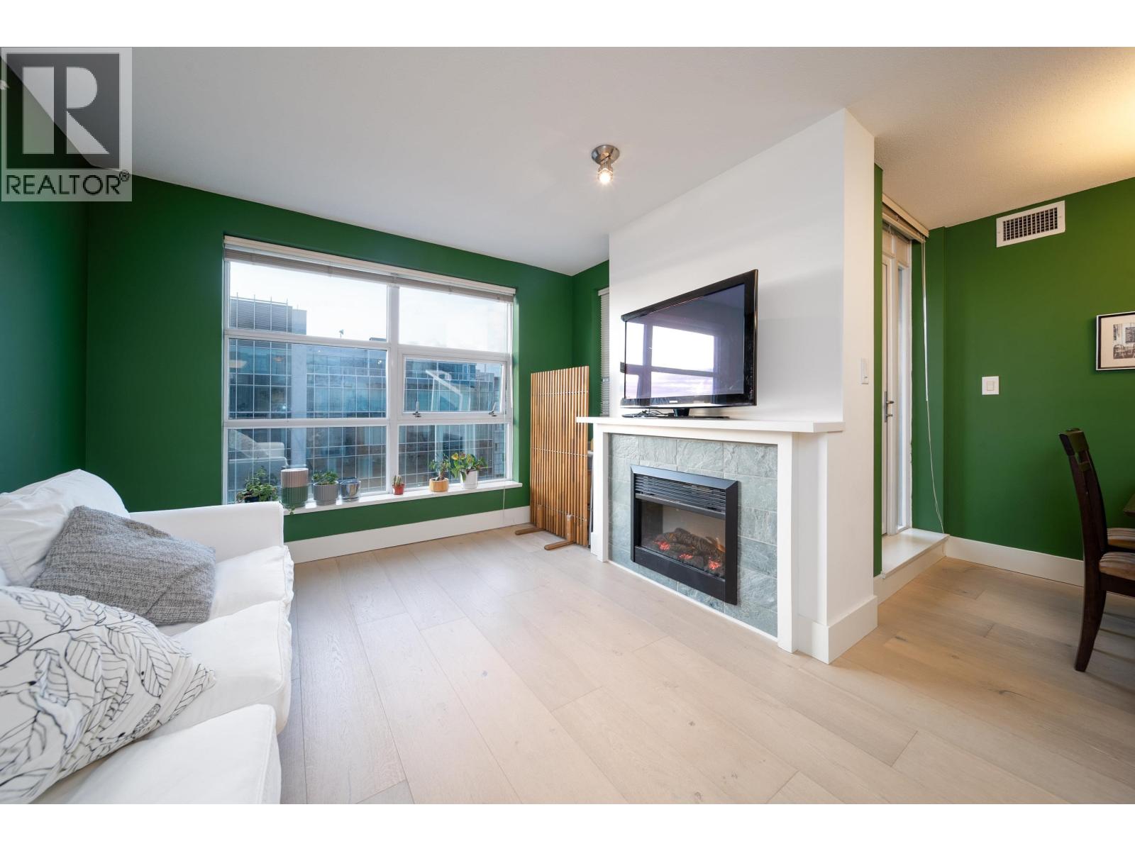 Listing Picture 2 of 2 : 1709 6068 NO. 3 ROAD, Richmond / 烈治文 - 魯藝地產 Yvonne Lu Group - MLS Medallion Club Member