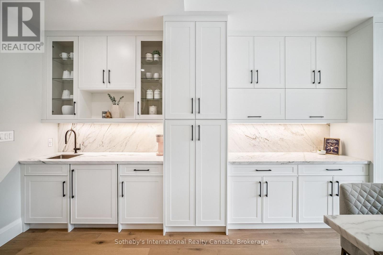 249 Rebecca Street, Oakville, Ontario  L6K 2W4 - Photo 10 - W12678100