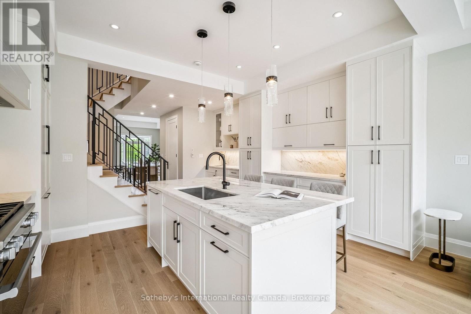 249 Rebecca Street, Oakville, Ontario  L6K 2W4 - Photo 11 - W12678100