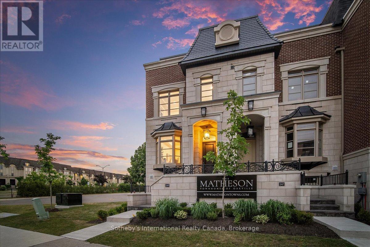 249 Rebecca Street, Oakville, Ontario  L6K 2W4 - Photo 3 - W12678100