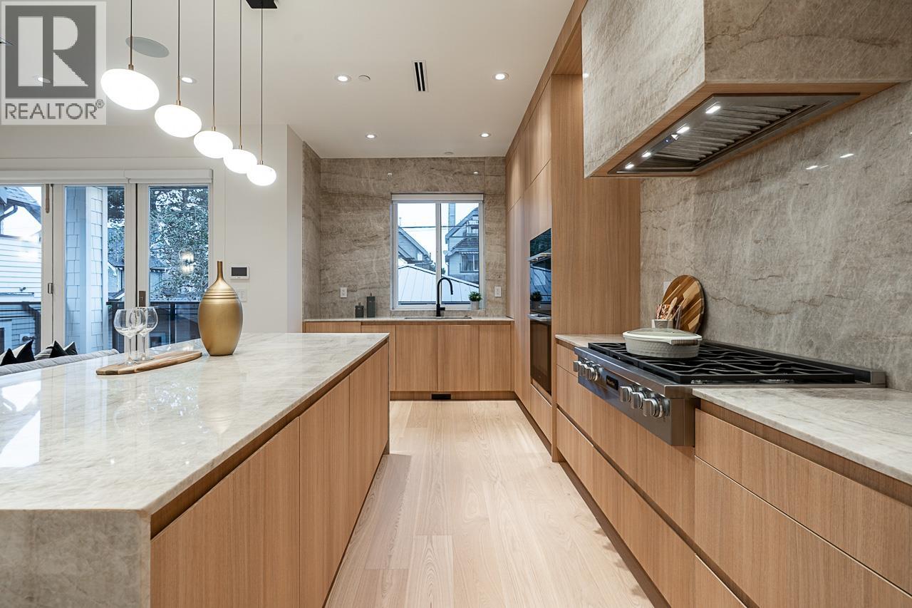 Listing Picture 12 of 40 : 2565 W 2ND AVENUE, Vancouver / 溫哥華 - 魯藝地產 Yvonne Lu Group - MLS Medallion Club Member