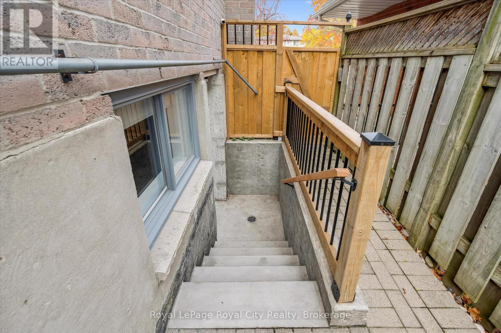 52 Hilldale Crescent, Guelph, Ontario  N1G 4B8 - Photo 37 - X12679226