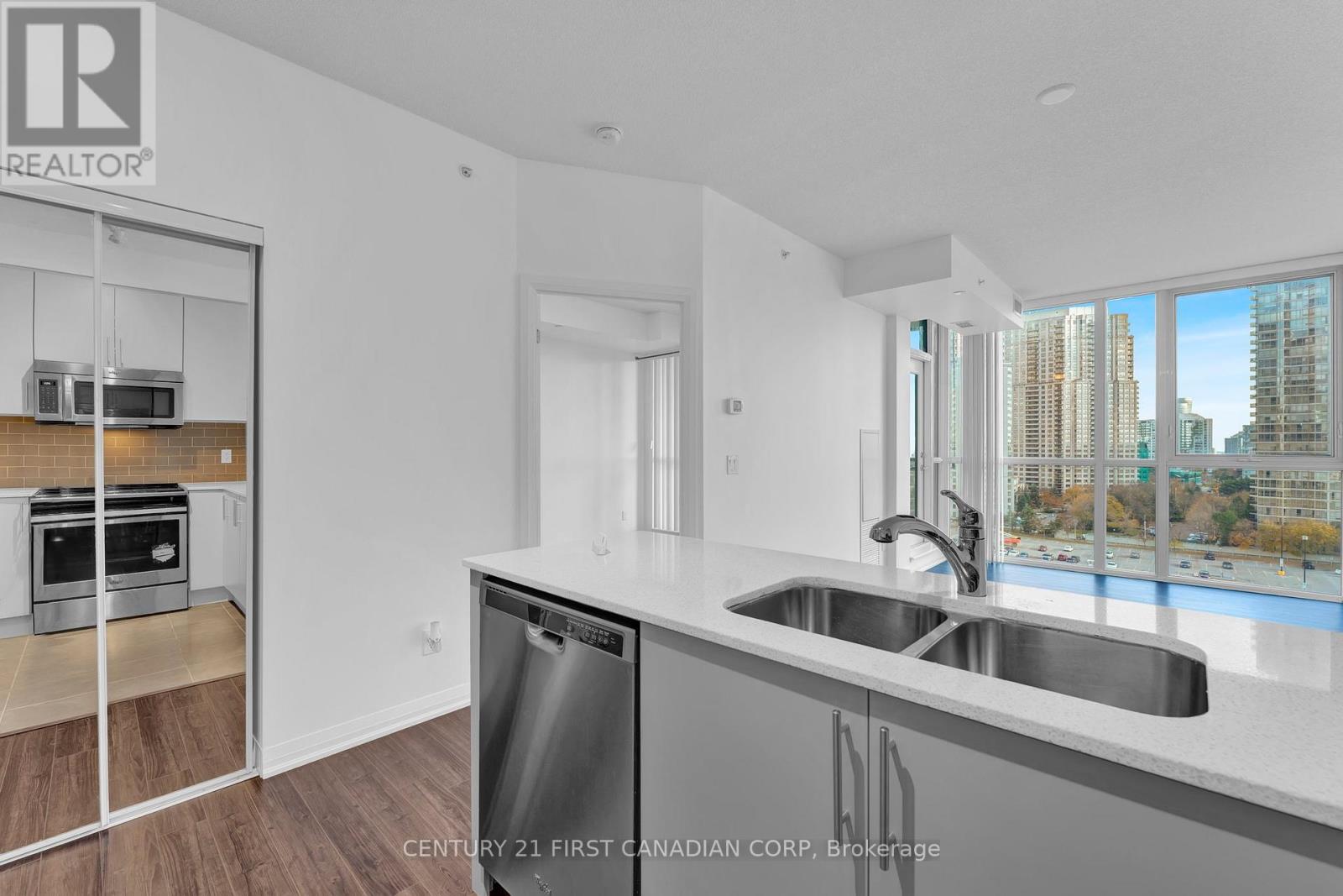 903 - 75 Eglinton Avenue W, Mississauga, Ontario  L5R 0E5 - Photo 13 - W12679256