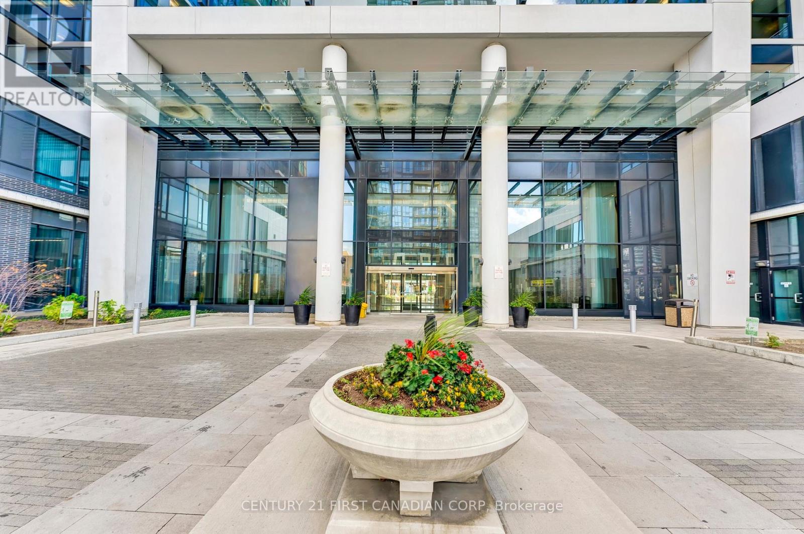 903 - 75 Eglinton Avenue W, Mississauga, Ontario  L5R 0E5 - Photo 2 - W12679256