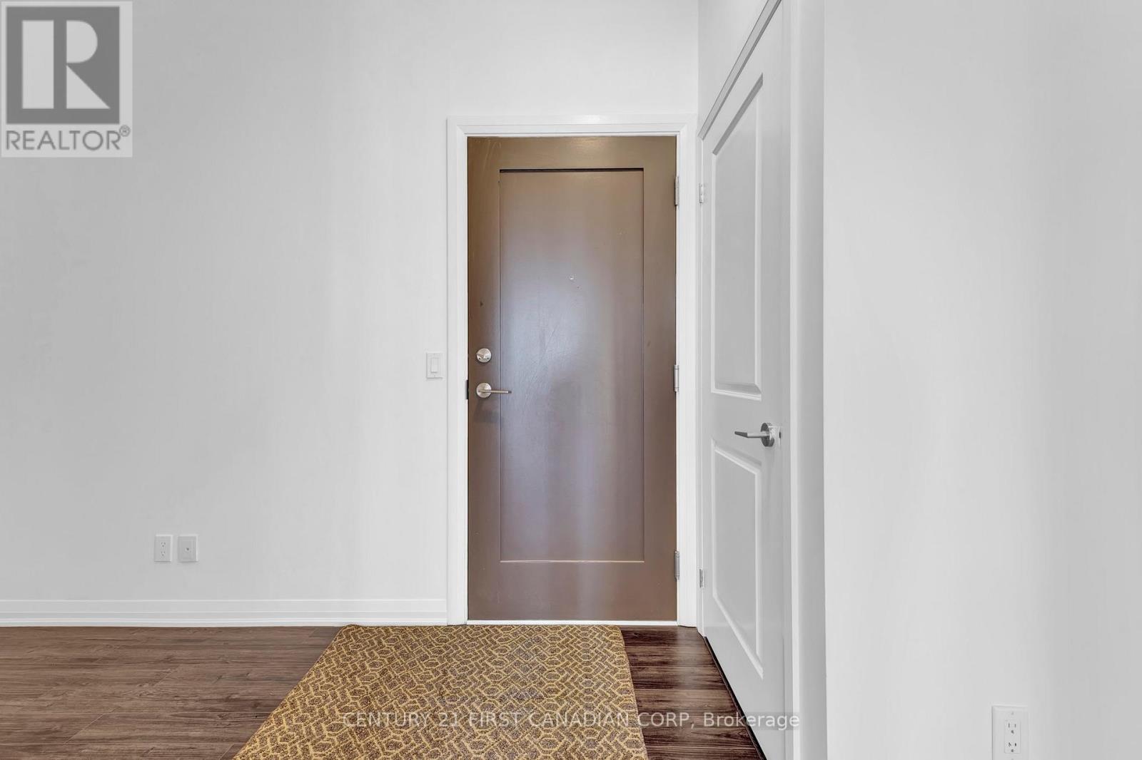 903 - 75 Eglinton Avenue W, Mississauga, Ontario  L5R 0E5 - Photo 4 - W12679256