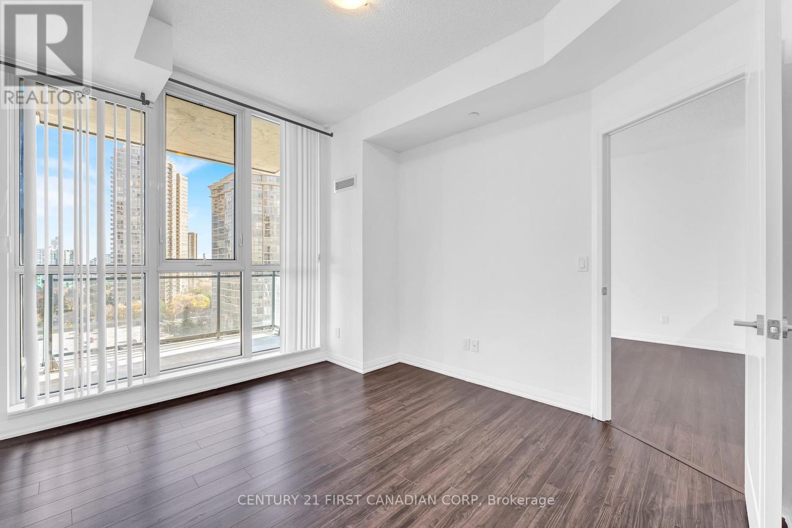 903 - 75 Eglinton Avenue W, Mississauga, Ontario  L5R 0E5 - Photo 8 - W12679256