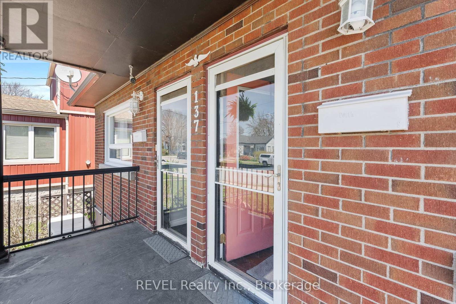 137 Wellington Street, Port Colborne, Ontario  L3K 2K1 - Photo 2 - X12679238