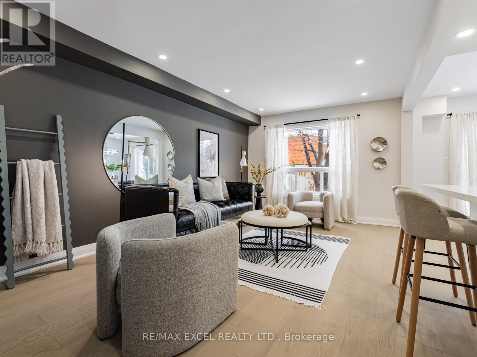 69 Baroness Crescent, Toronto, Ontario  M2J 3K4 - Photo 3 - C12679232