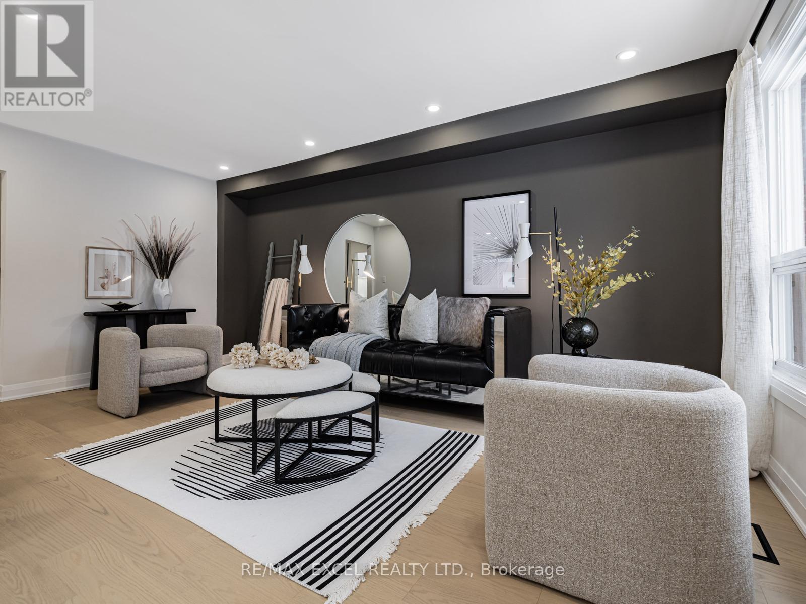 69 Baroness Crescent, Toronto, Ontario  M2J 3K4 - Photo 4 - C12679232