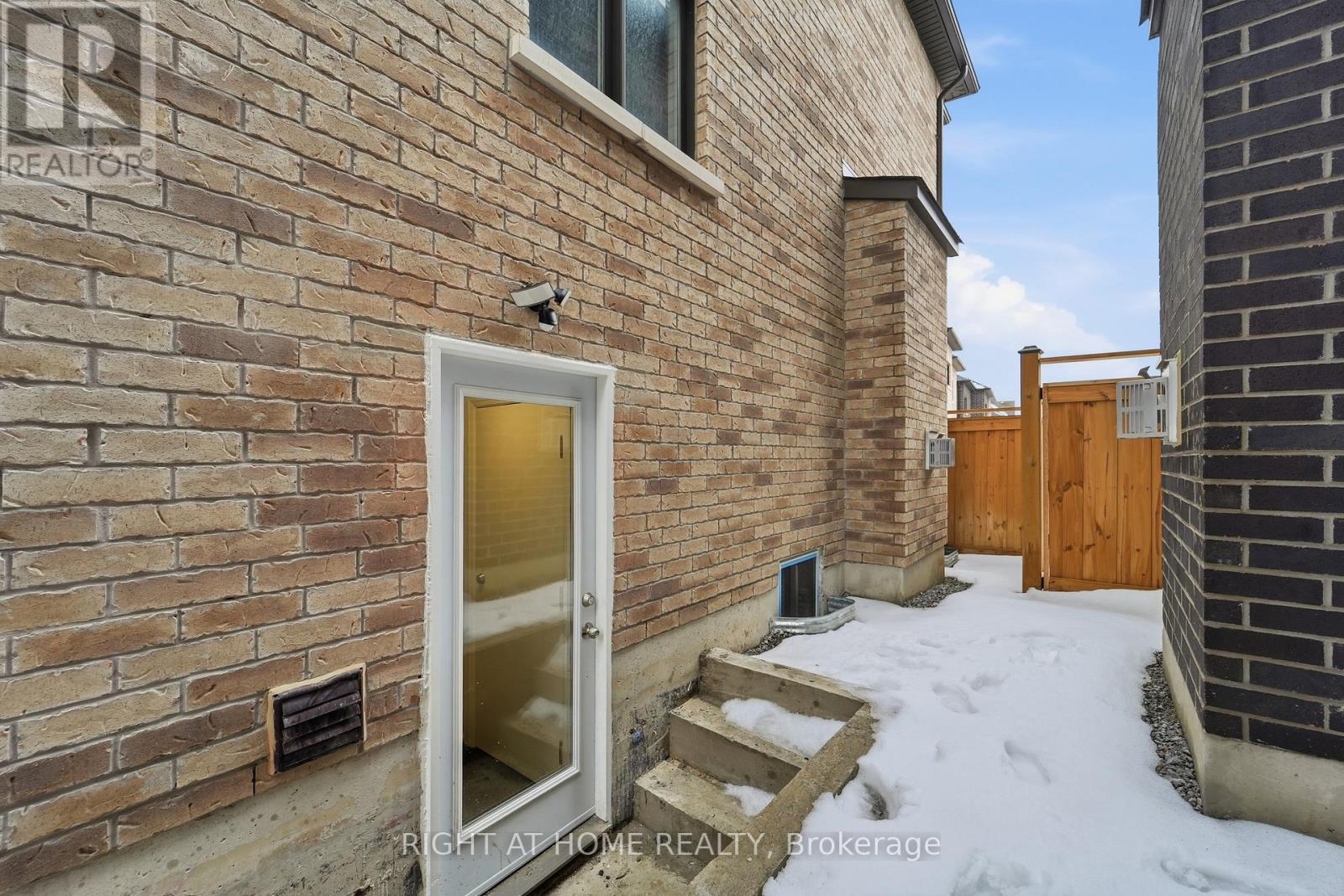 Lower - 7 Walter Clifford Nesbitt Drive, Whitby, Ontario  L1P 0G5 - Photo 3 - E12679262