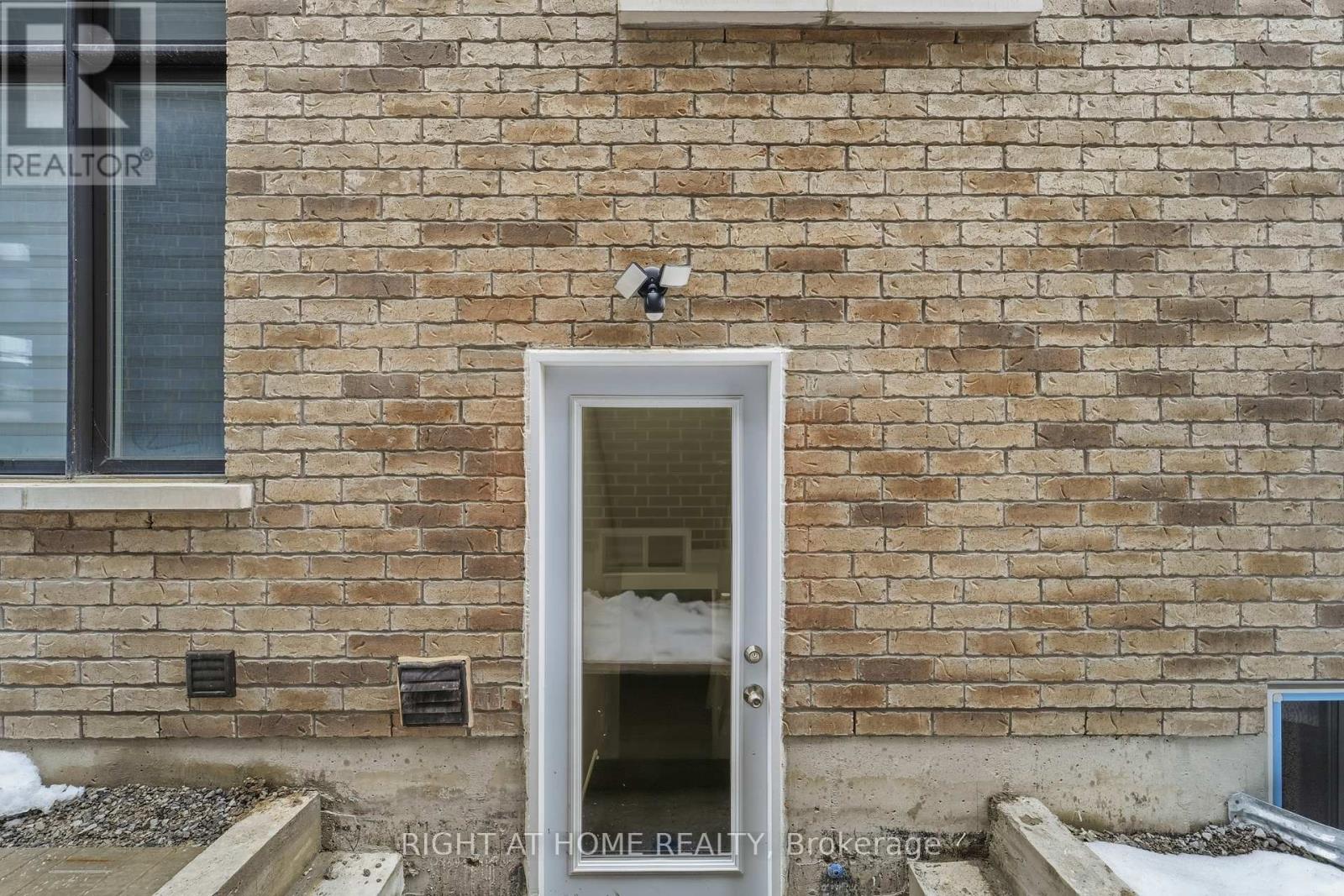 Lower - 7 Walter Clifford Nesbitt Drive, Whitby, Ontario  L1P 0G5 - Photo 4 - E12679262