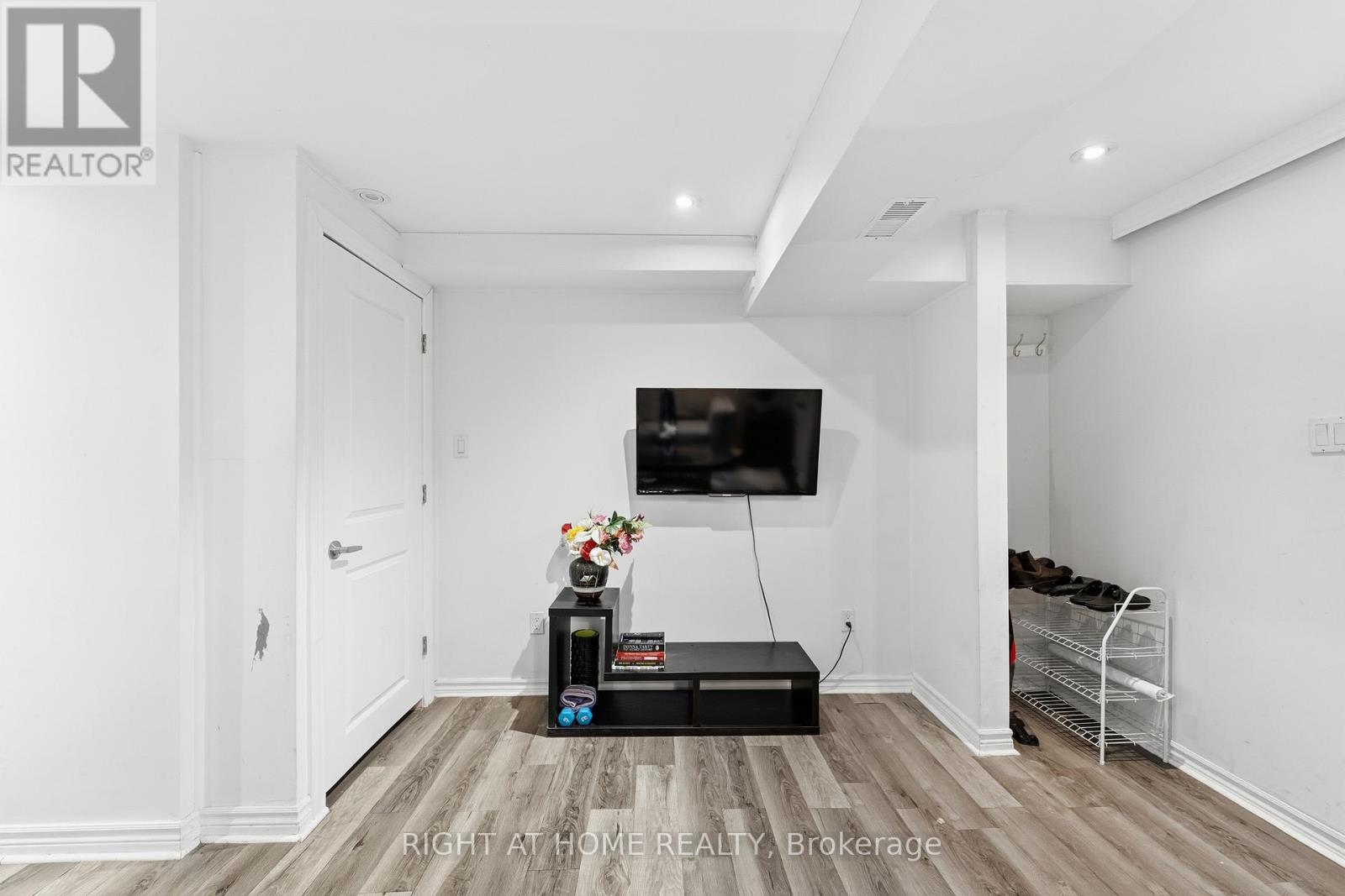 Lower - 2825 St. Clair Avenue E, Toronto, Ontario  M4B 1N3 - Photo 10 - E12679266