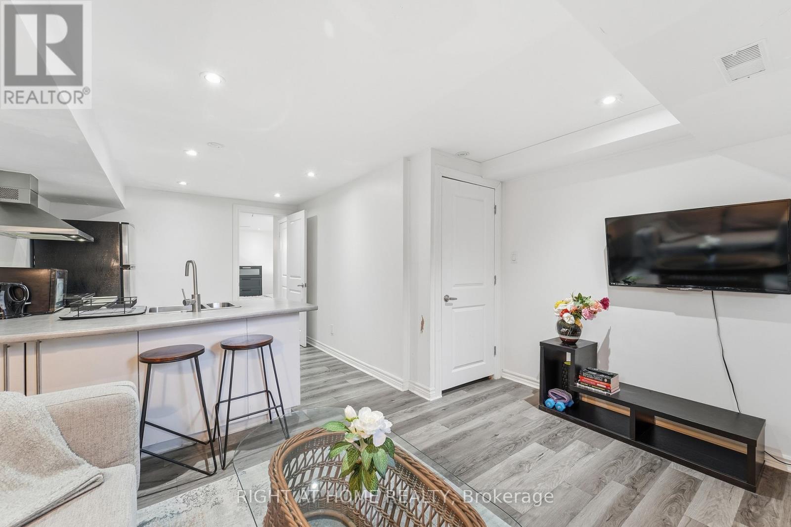 Lower - 2825 St. Clair Avenue E, Toronto, Ontario  M4B 1N3 - Photo 7 - E12679266