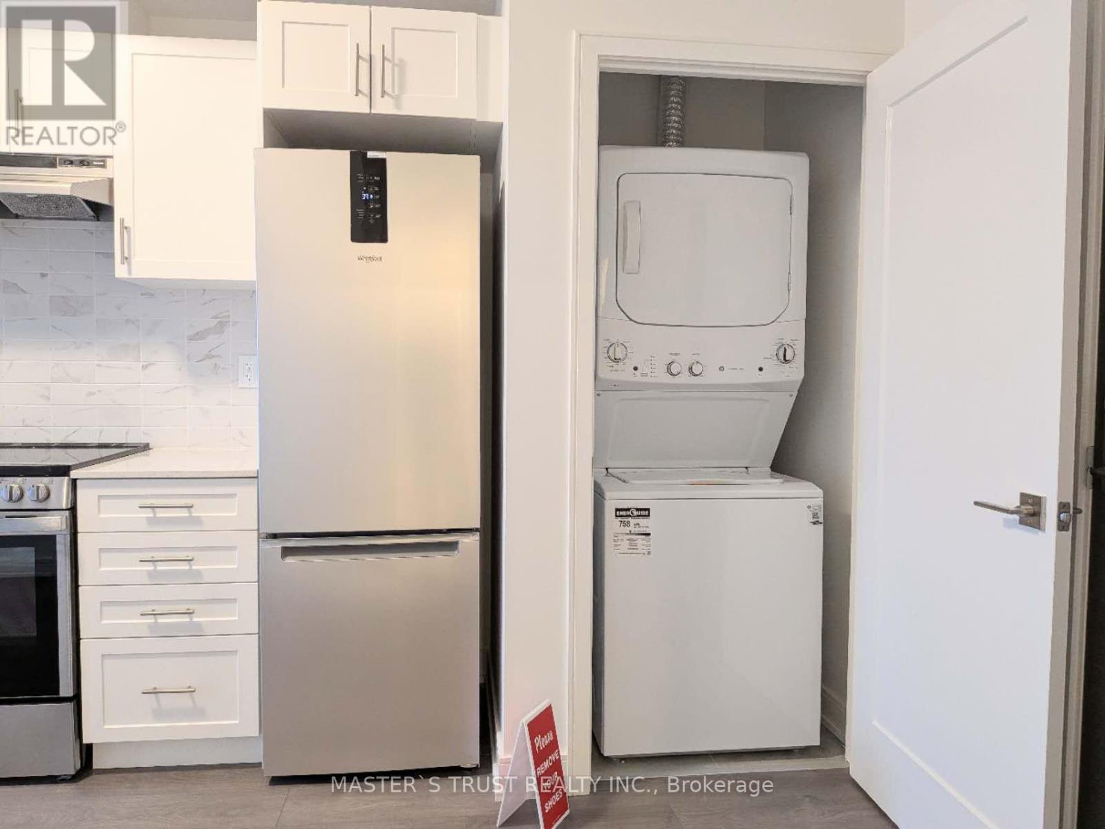 1007 - 715 Davis Drive, Newmarket, Ontario  L3Y 0J2 - Photo 4 - N12679210