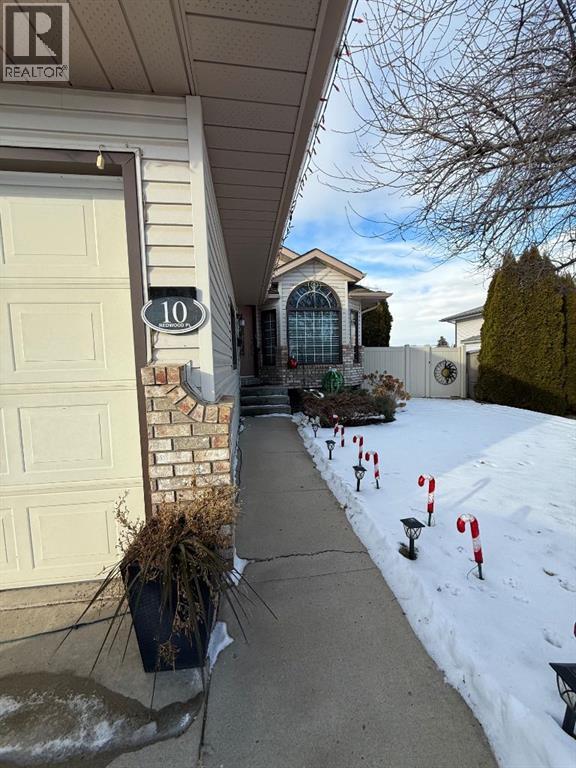 10 Redwood Place Se, Medicine Hat, Alberta  T1B 4A1 - Photo 2 - A2276809