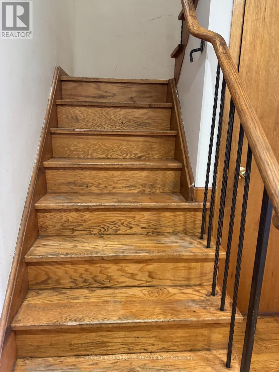 7214 Sigsbee Drive, Mississauga, Ontario  L4T 4A1 - Photo 15 - W12648646