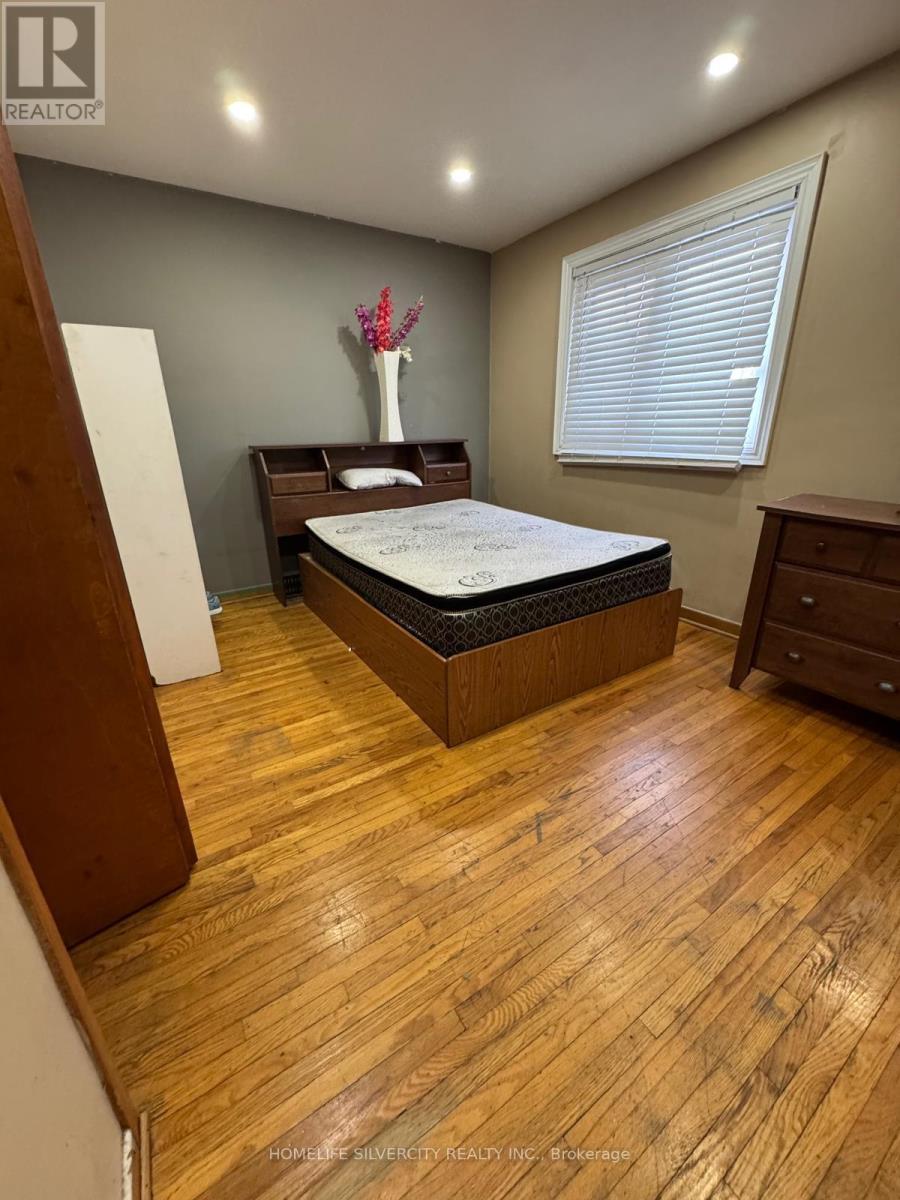 7214 Sigsbee Drive, Mississauga, Ontario  L4T 4A1 - Photo 17 - W12648646