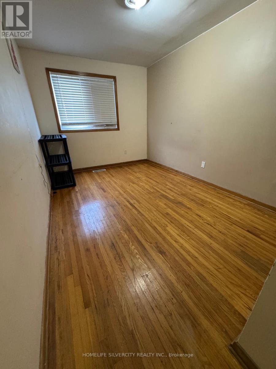 7214 Sigsbee Drive, Mississauga, Ontario  L4T 4A1 - Photo 16 - W12648646