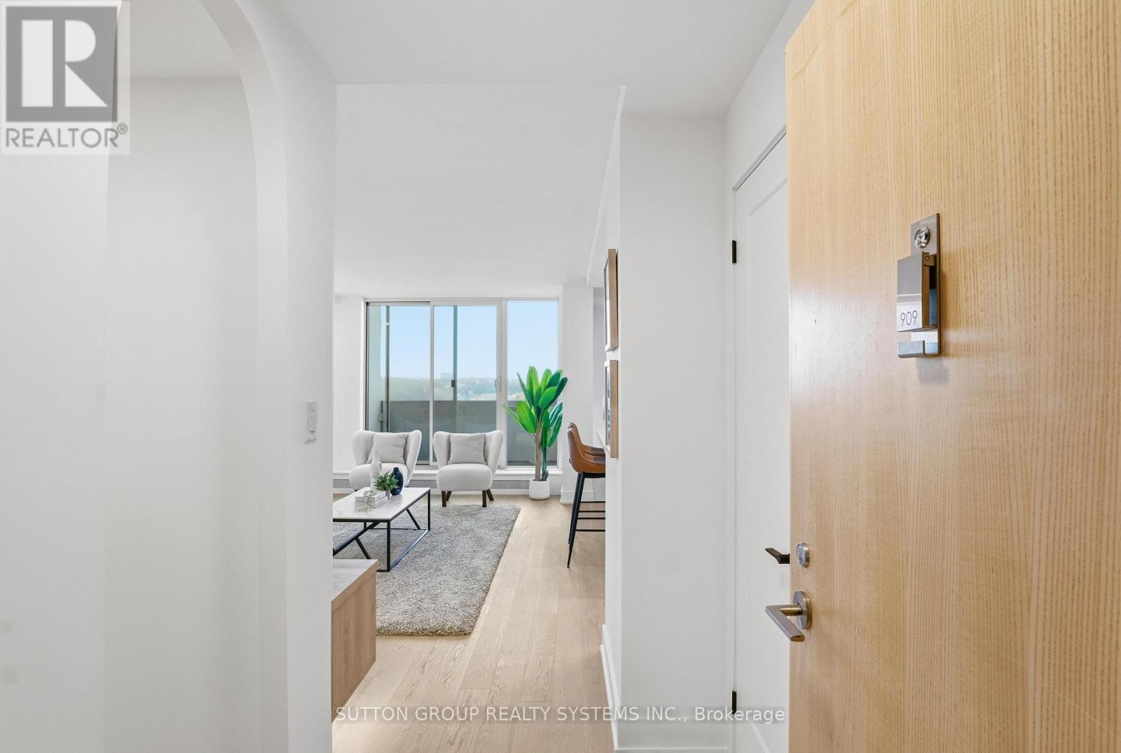 909 - 60 Southport Street, Toronto, Ontario M6S 3N4 - Photo 2 - W12679214