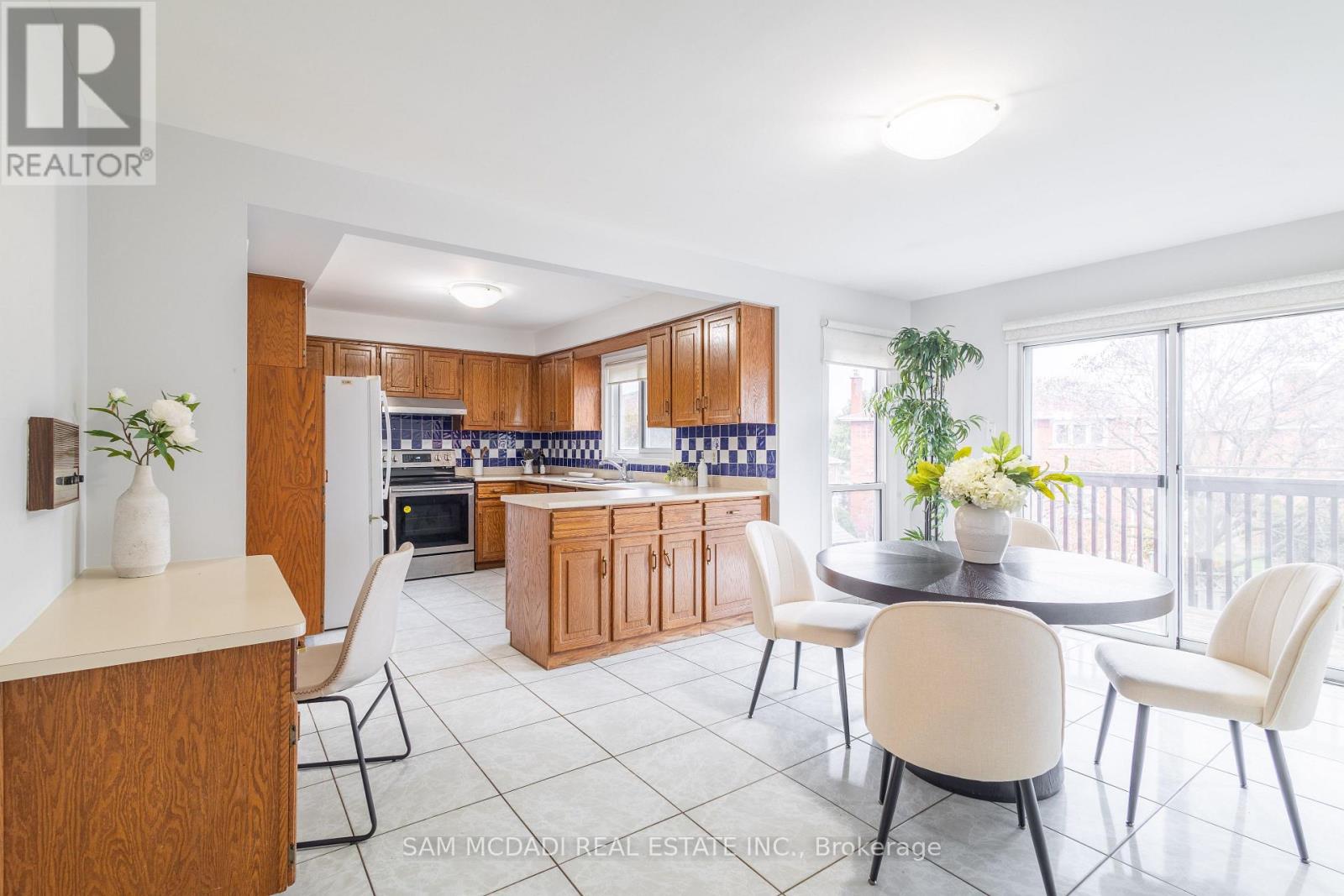 2093 The Chase, Mississauga, Ontario  L5M 3B8 - Photo 10 - W12679222